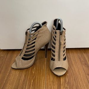 Snake skin stiletto by Elizabeth & James